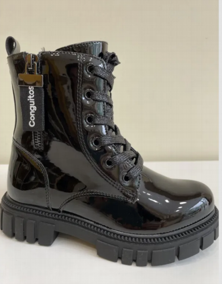 Botas de charol negro