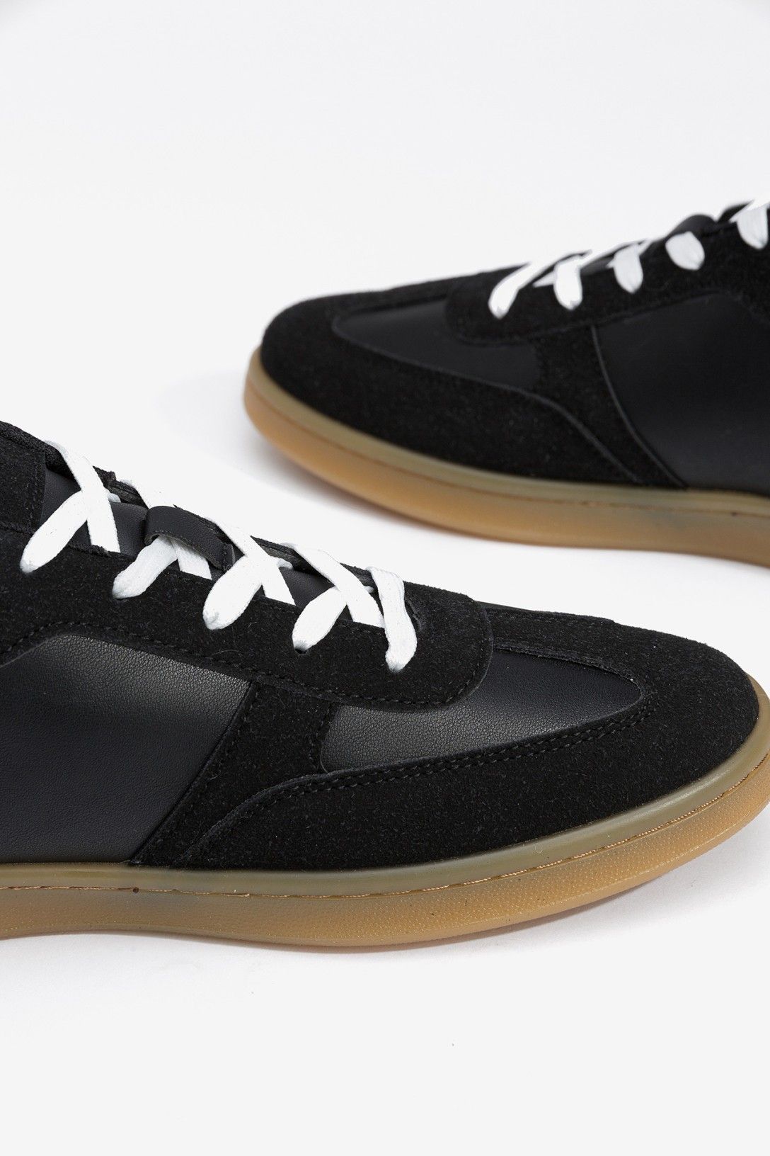 Zapatilla Negra Chico