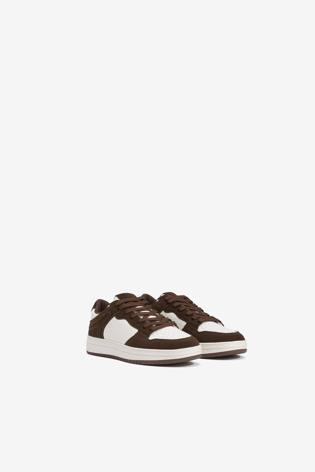 Zapatillas en efecto piel bicolor