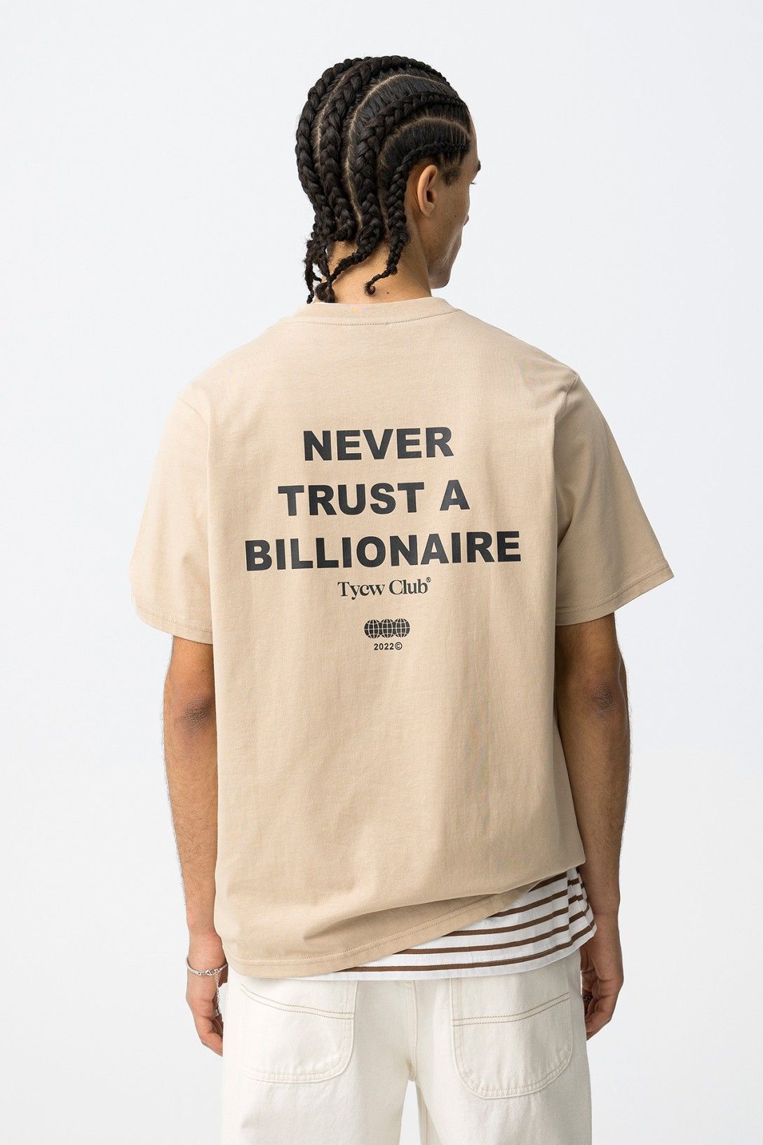 Camiseta manga corta con estampado gráfico.