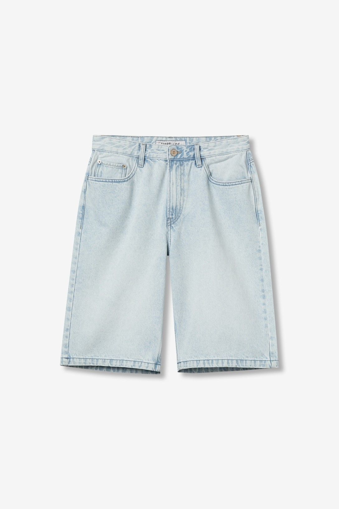 Bermudas denim rectas en lavado claro.