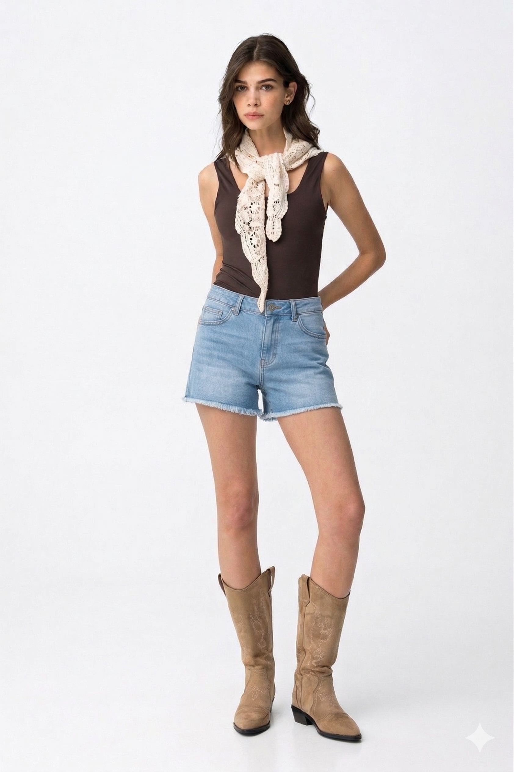 Short  tiro alto con dobladillo deshilachado