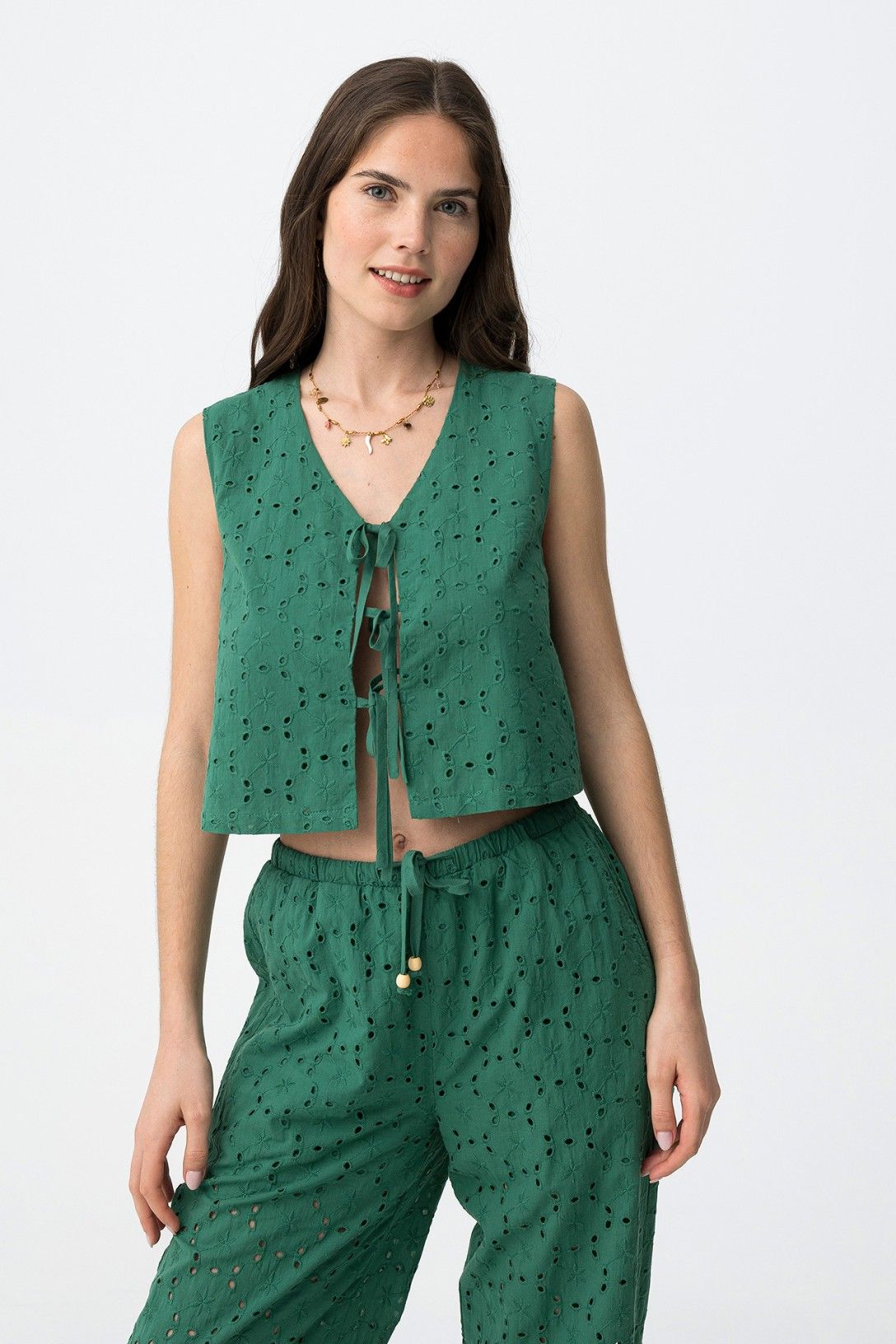 Top Sin Mangas Perforado