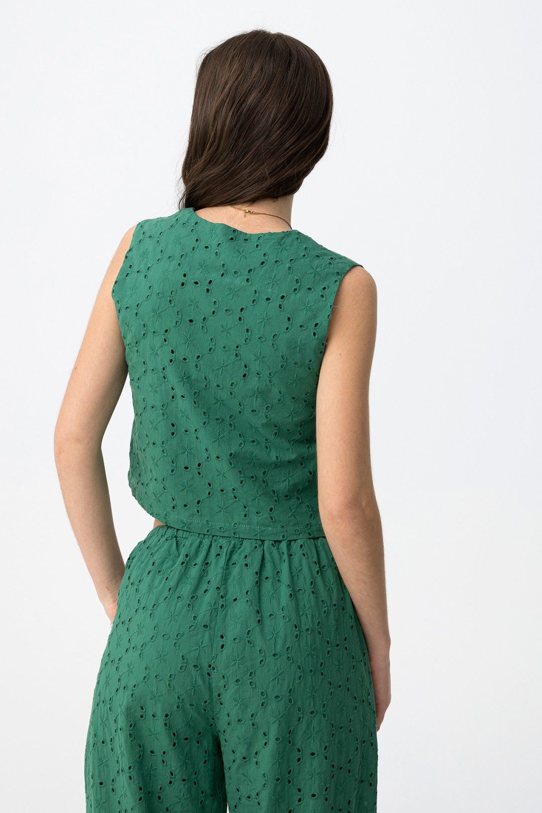 Top Sin Mangas Perforado