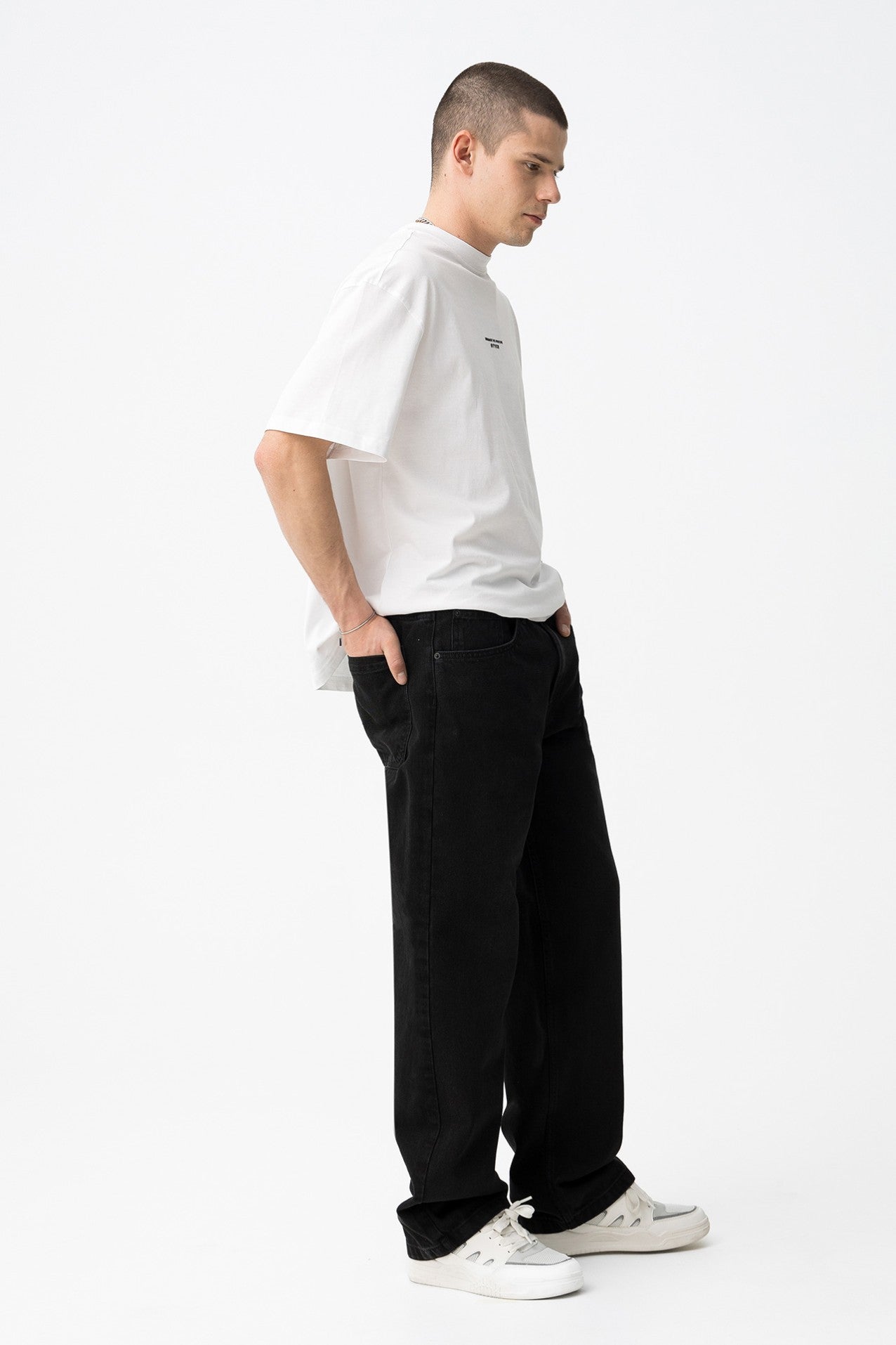 Pantalón vaquero super baggy, chico.