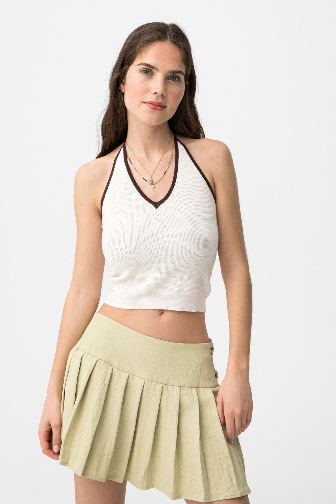 Top de punto con contraste.