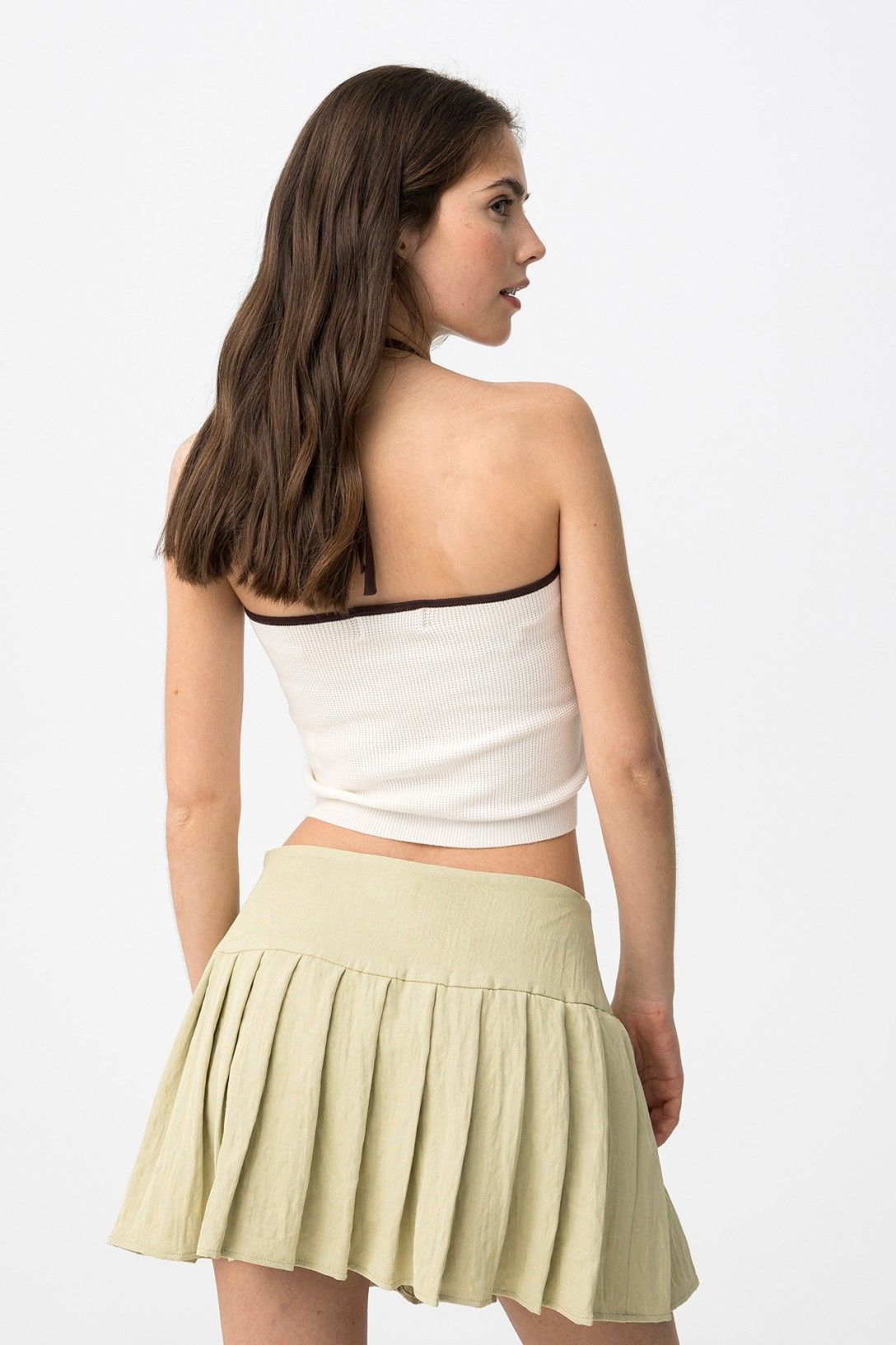 Top de punto con contraste.