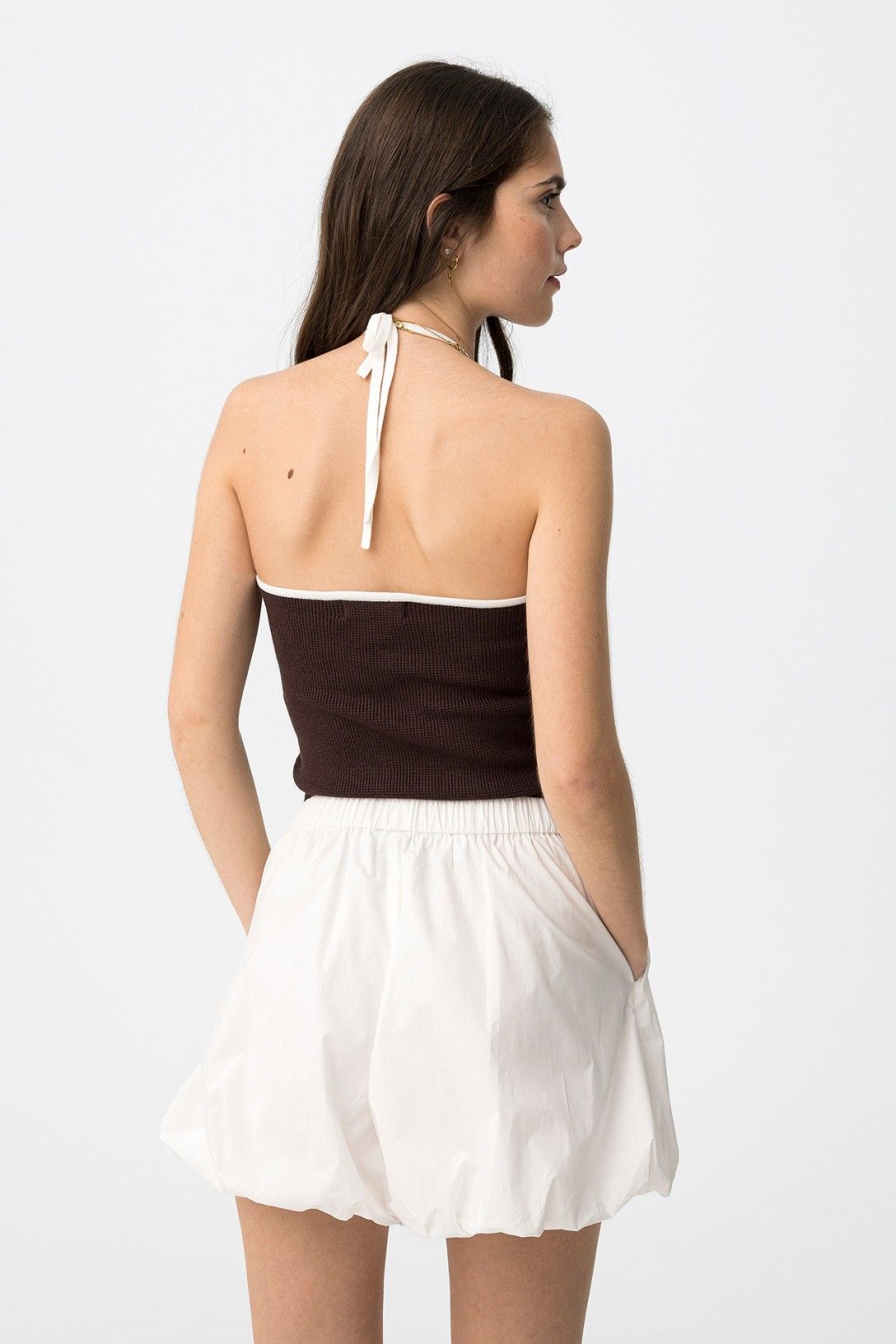 Top de punto con contraste.