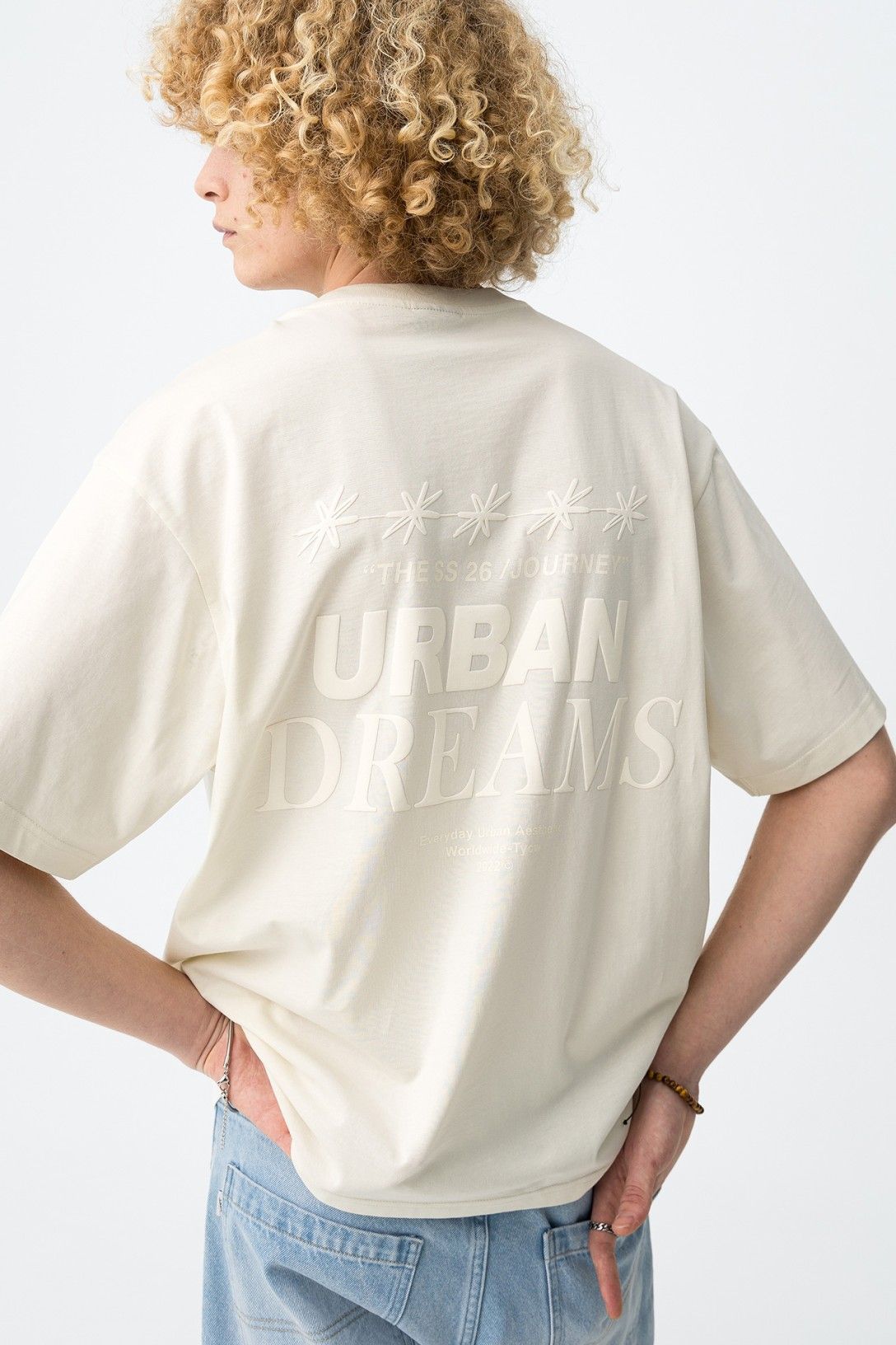 Camiseta  estampa frontal y espalda manga corta.