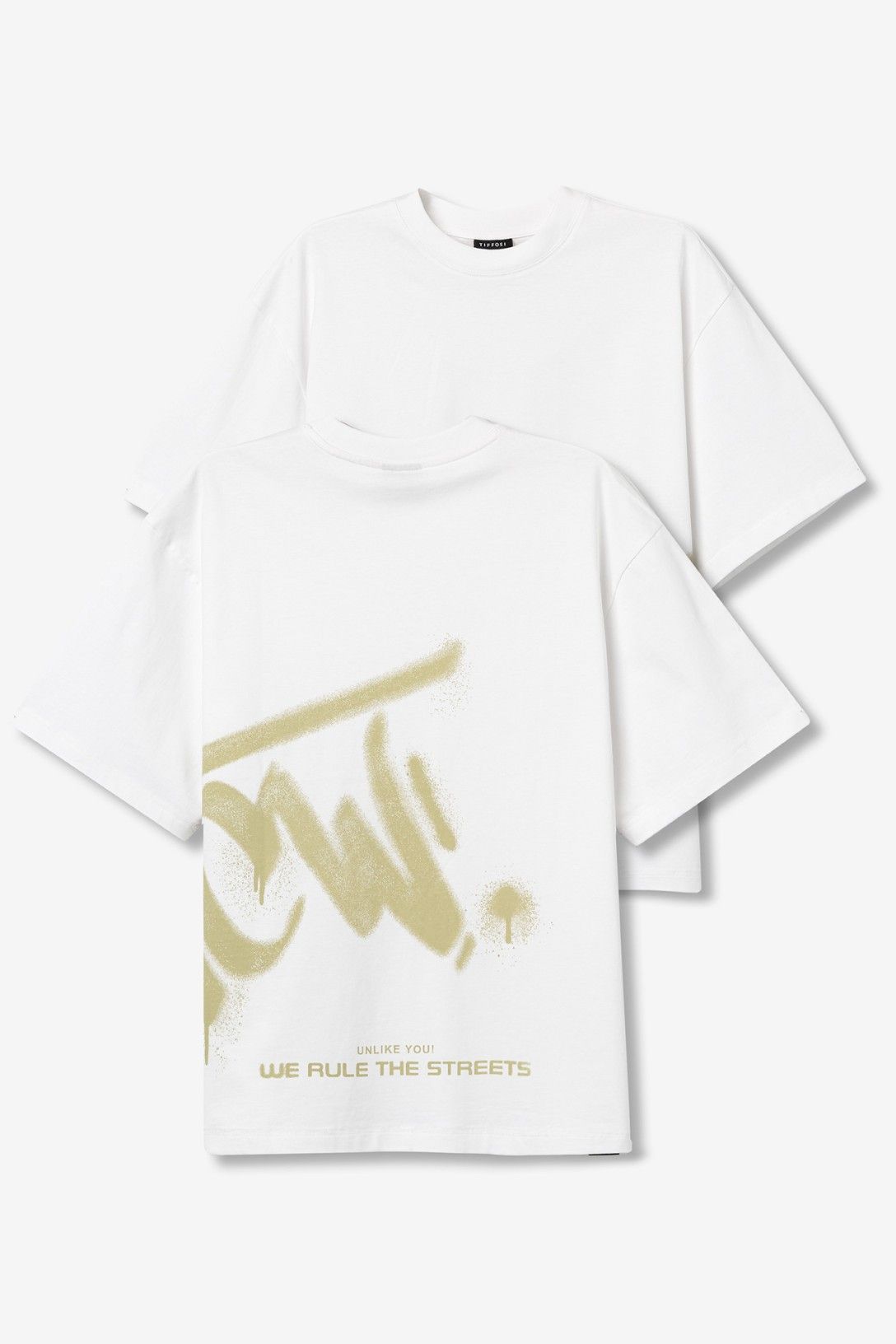 Camiseta oversize con estampado gráfico.