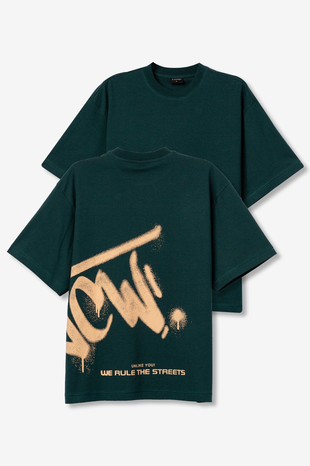 Camiseta oversize con estampado gráfico.
