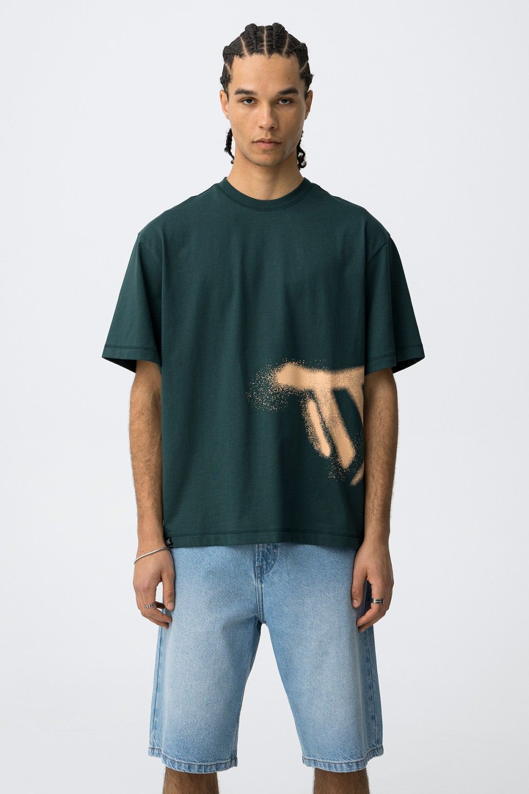 Camiseta oversize con estampado gráfico.