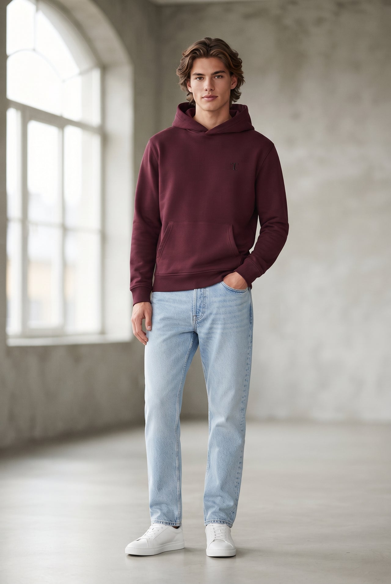 Sudadera unisex con capucha, bolsillo frontal. Chico.