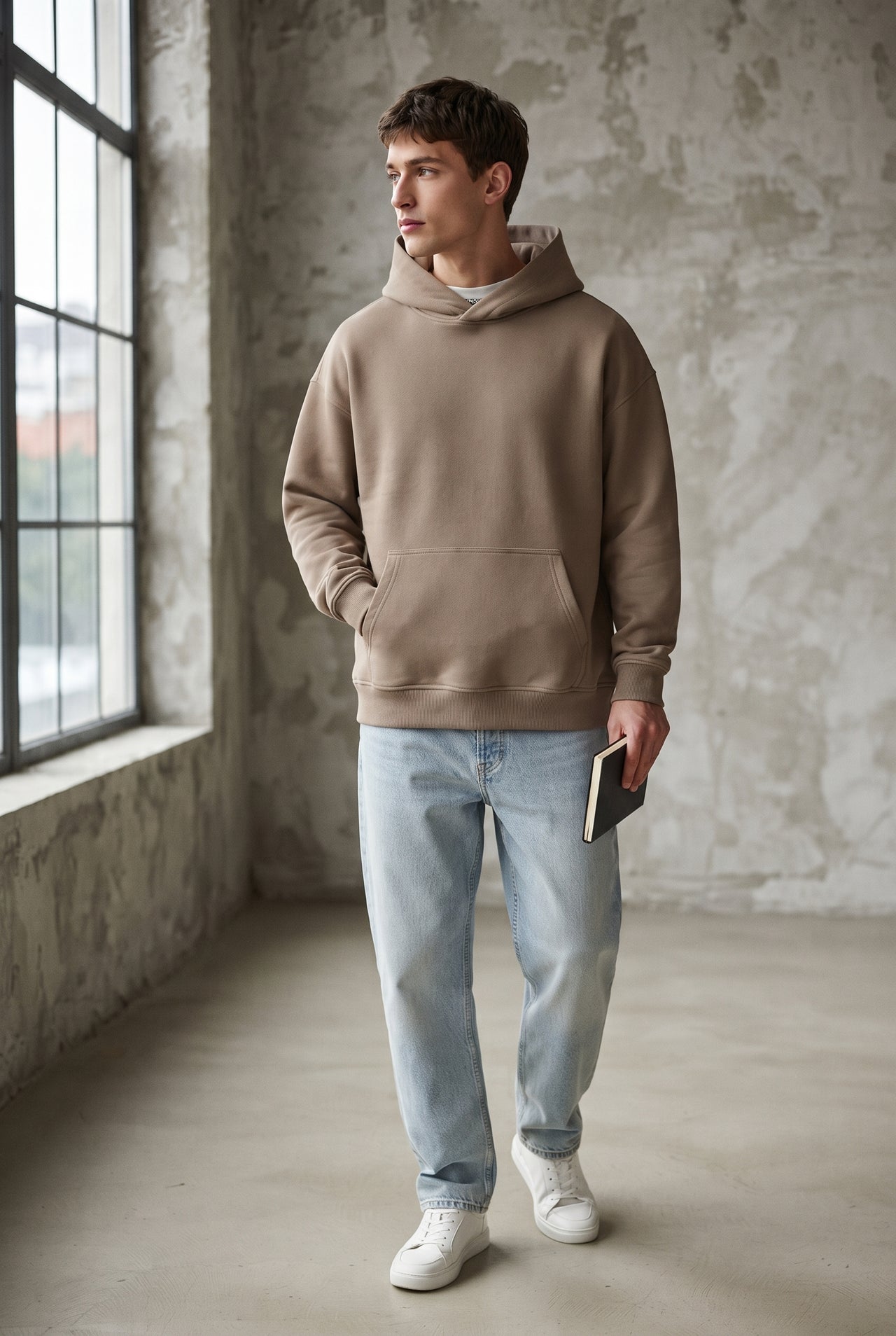 Sudadera básica con capucha, bolsillo canguro. Chico.