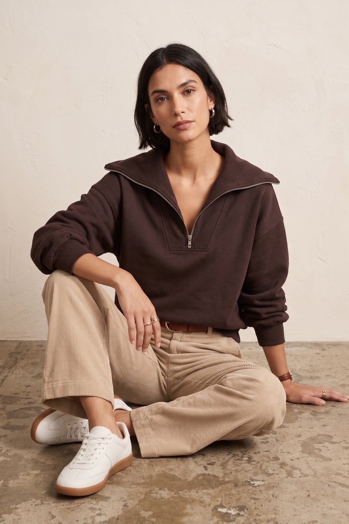 Sudadera sin capucha con cremallera, marrón.