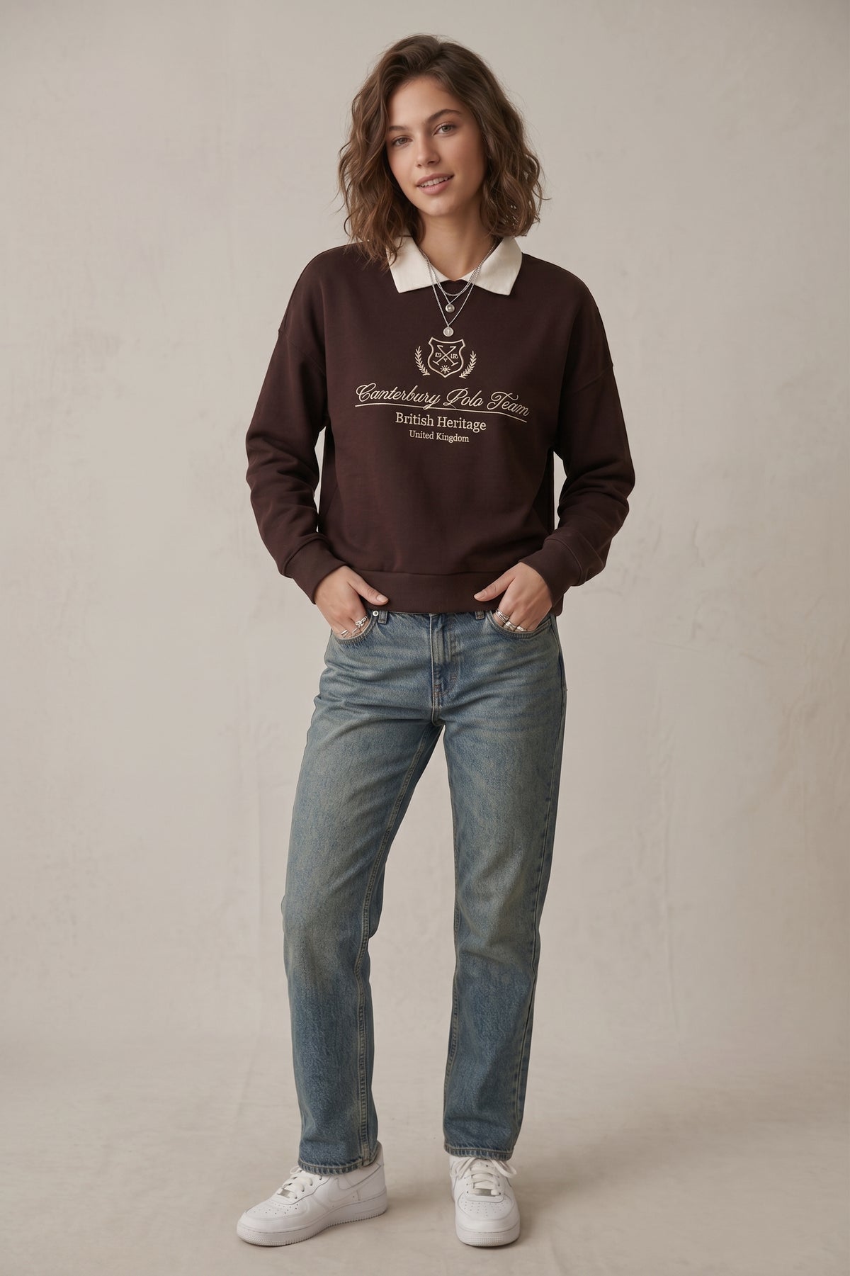 Sudadera cuello polo contraste.