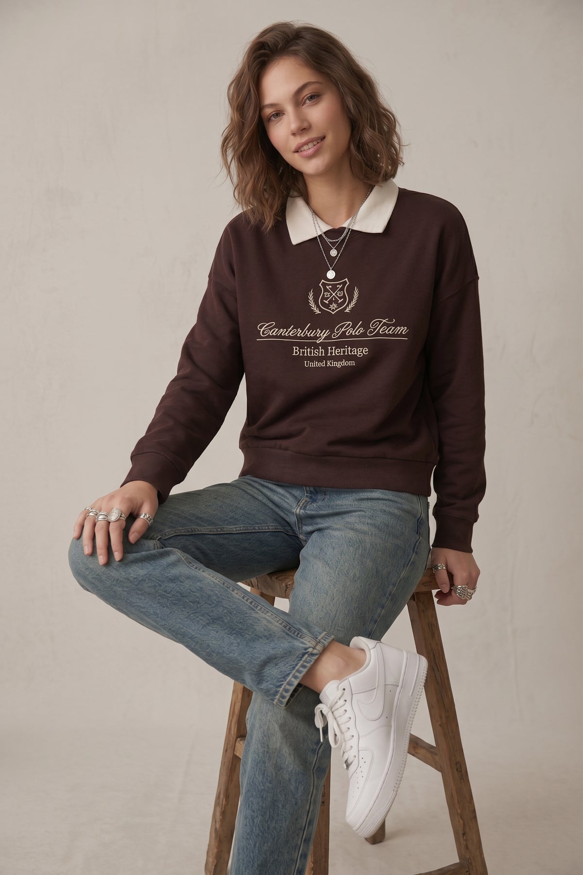 Sudadera cuello polo contraste.