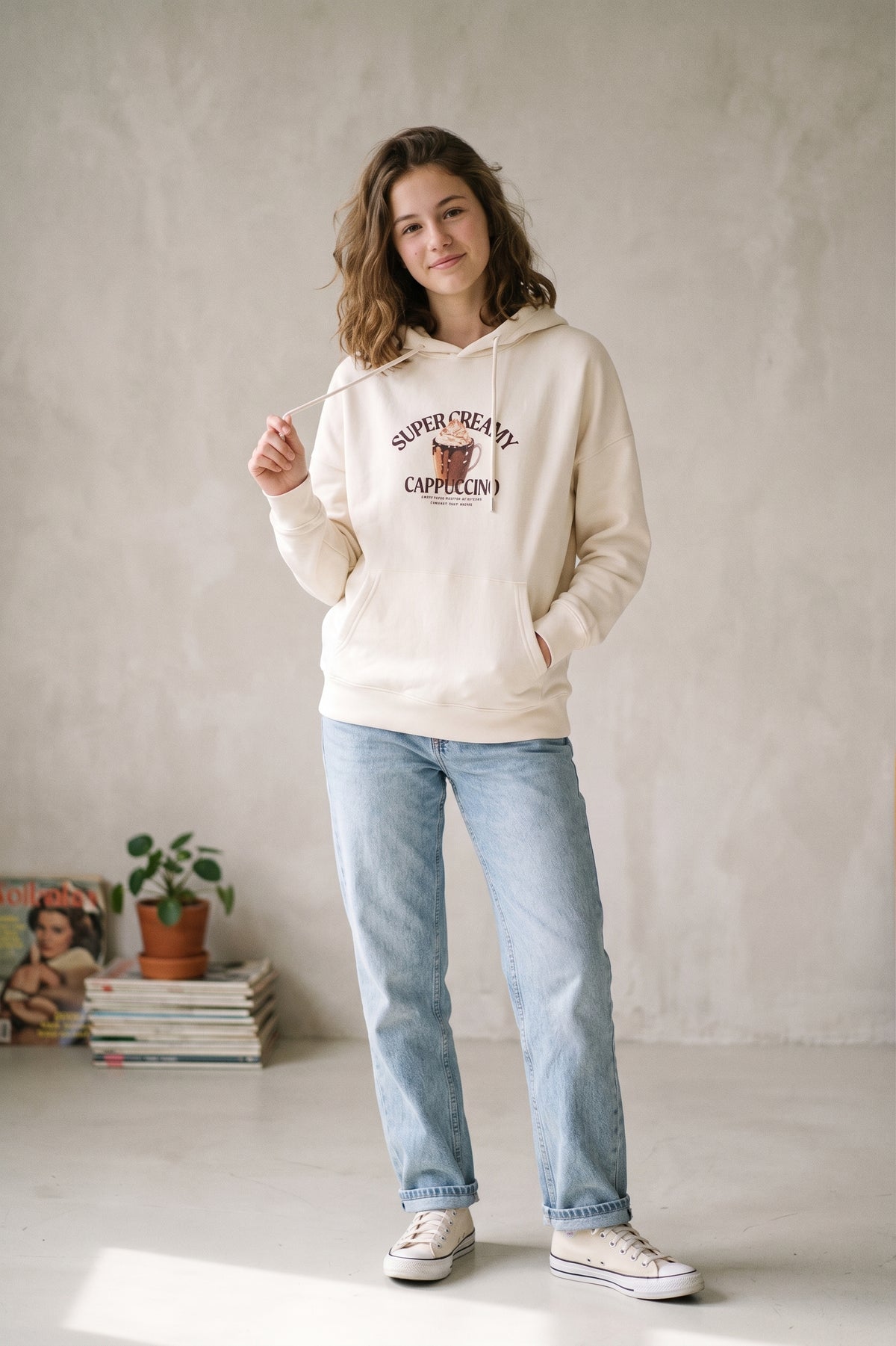 Sudadera con capucha felpa interior blanca.
