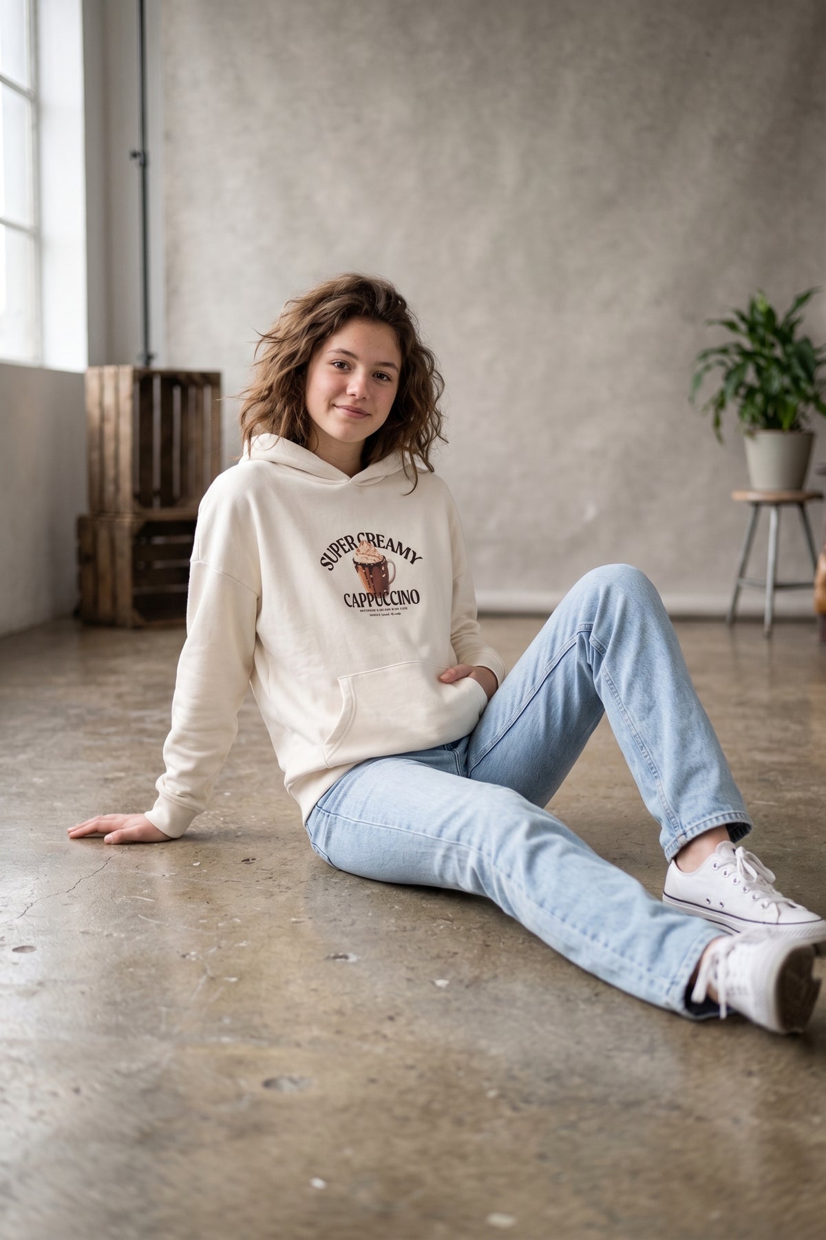 Sudadera con capucha felpa interior blanca.