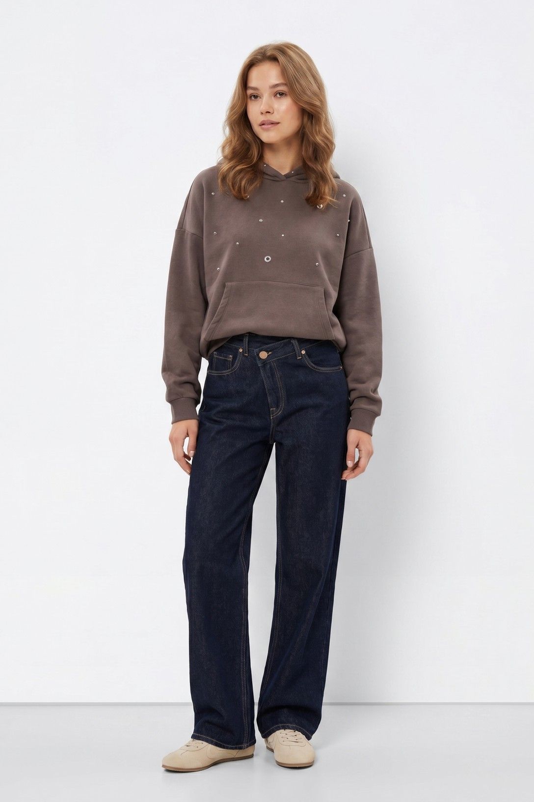 Sudadera con capucha y tachuelas gris