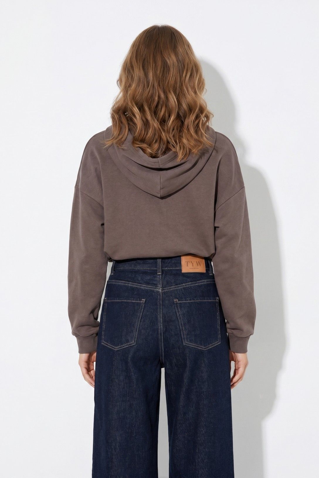 Sudadera con capucha y tachuelas gris