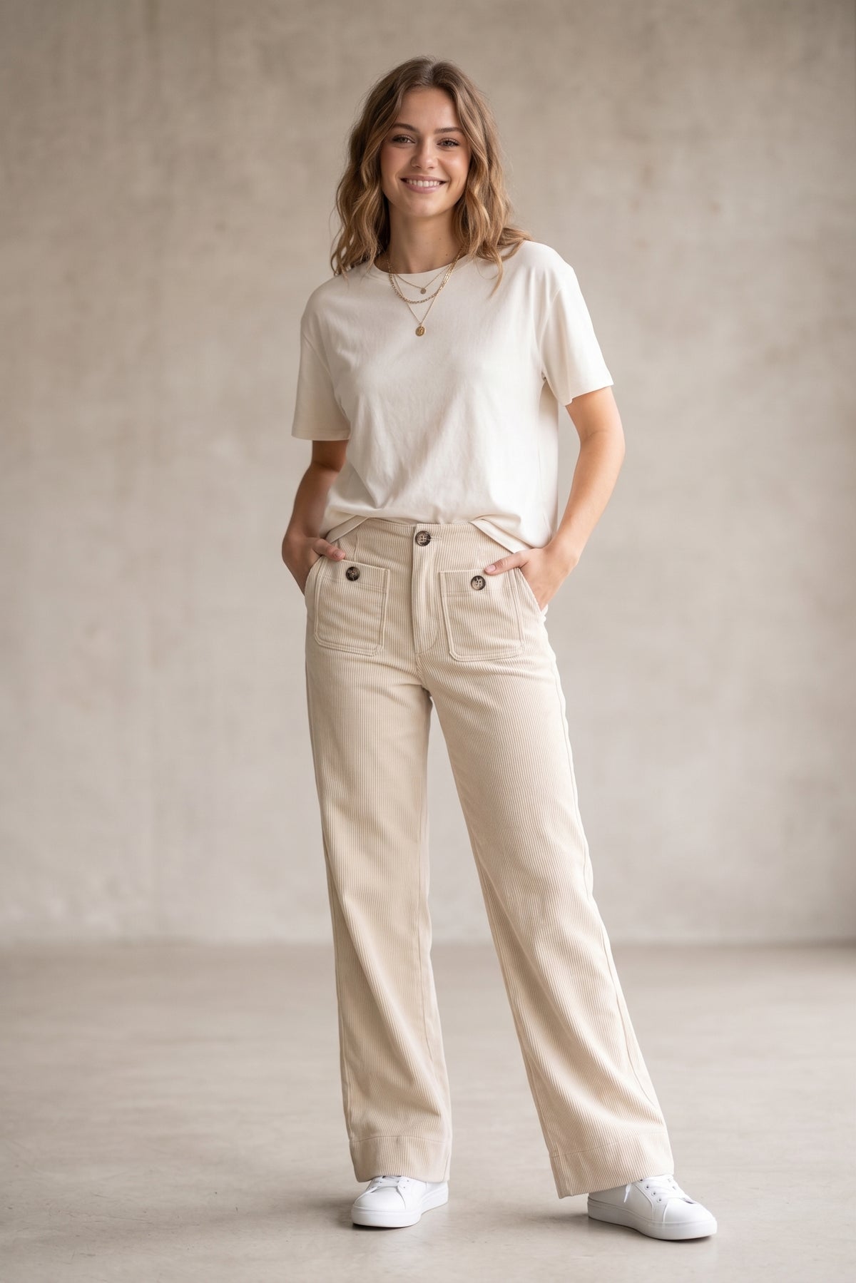 Pantalón recto acanalado beige