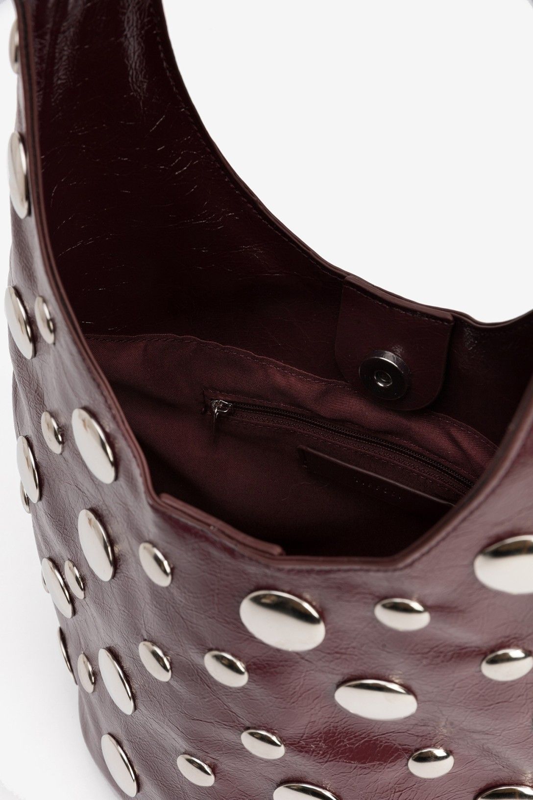 Bolso tachuelas burdeos