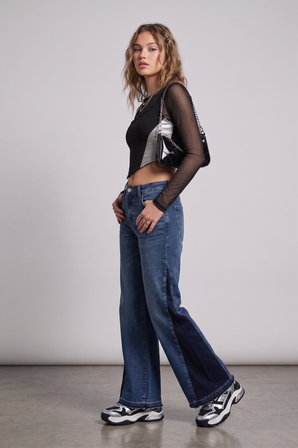 Pantalón vaquero acampanado