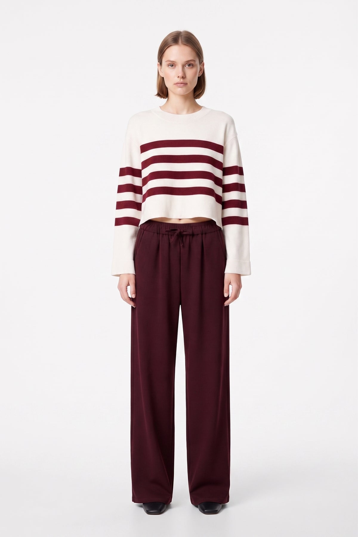 Pantalón fluido burdeos.