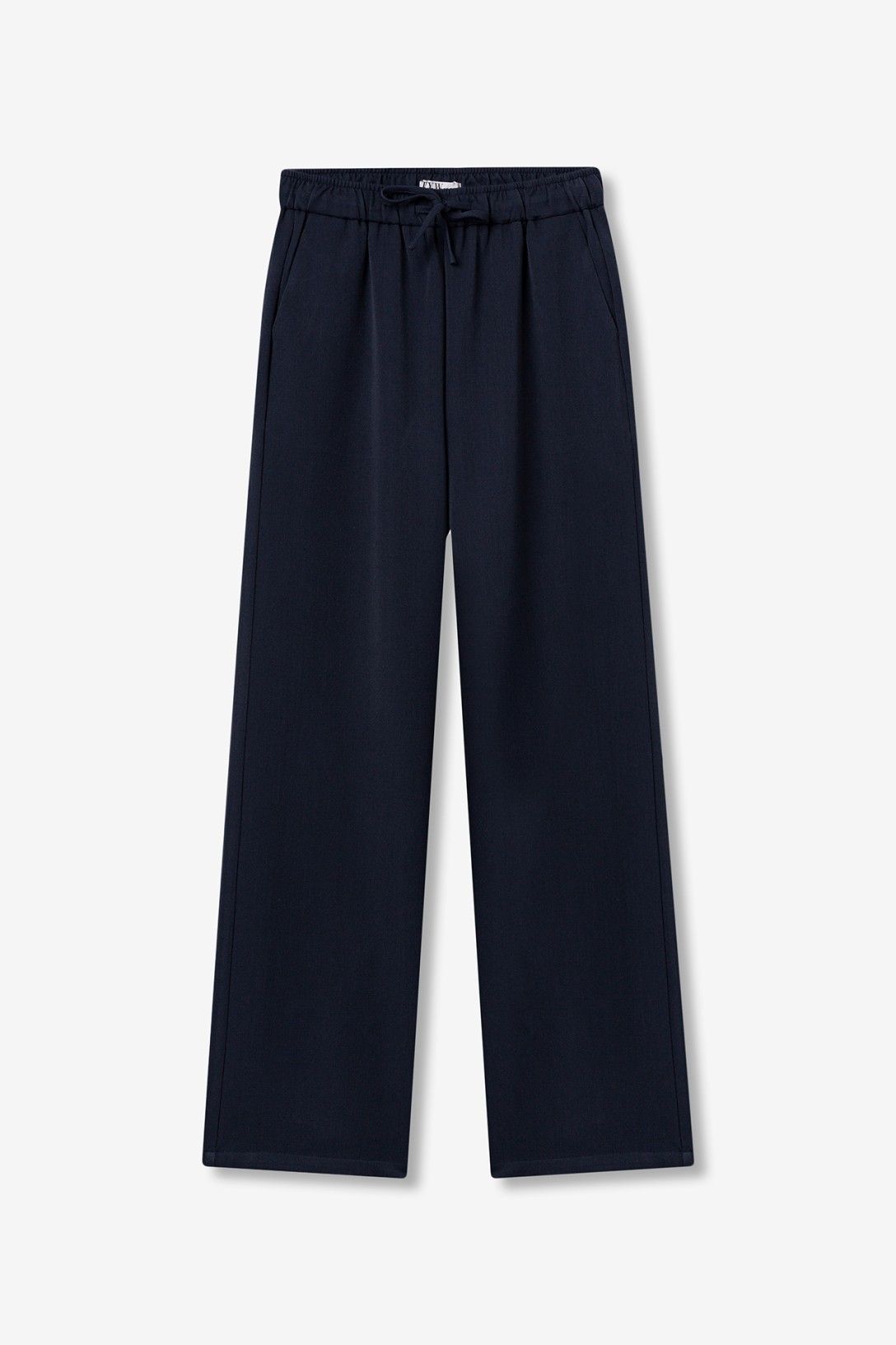 Pantalón fluido azul marino.