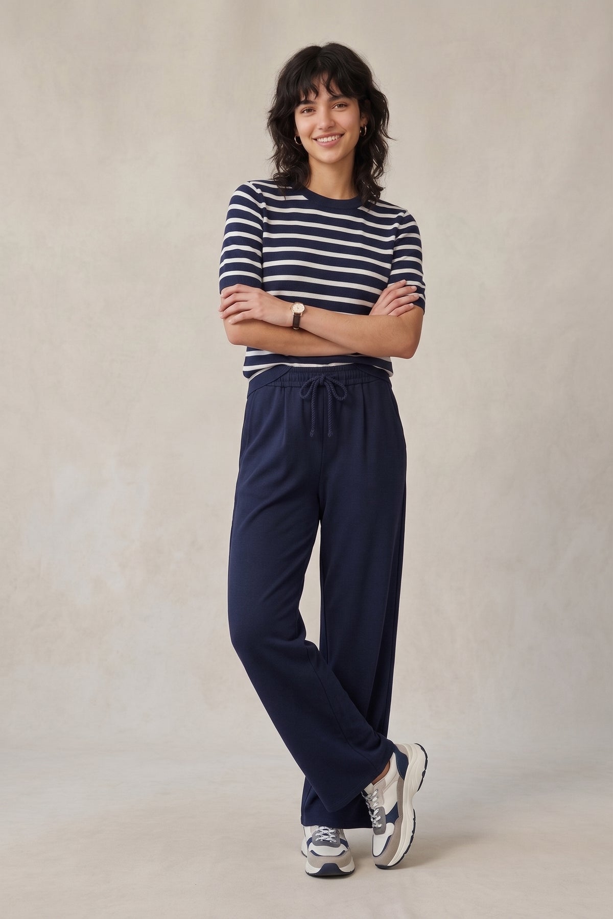 Pantalón fluido azul marino.