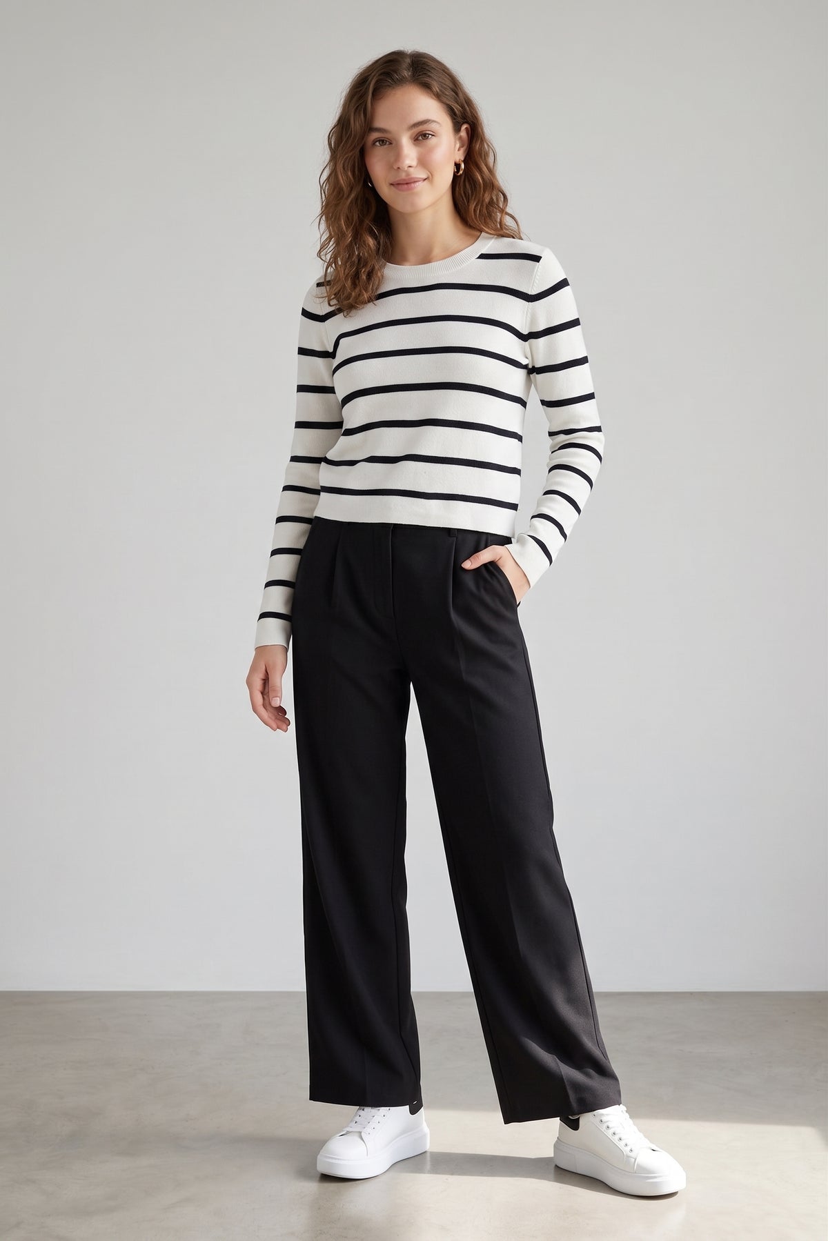 Pantalón fluido con pinzas.