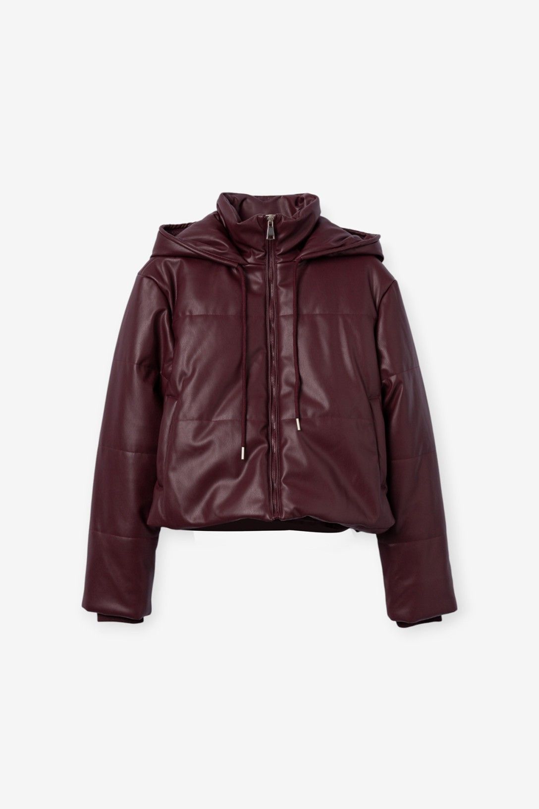 Chaqueta acolchada corta piel sintética burdeos.