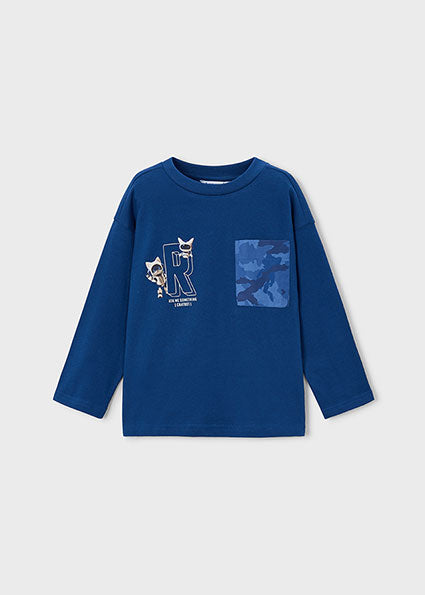 Camiseta niño manga larga con bolsillo.