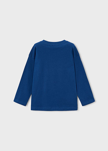 Camiseta niño manga larga con bolsillo.