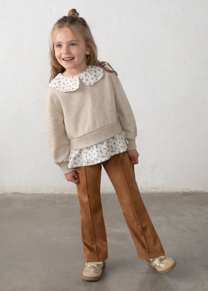 Conjunto leggings antelina y sudadera  cuello y bajo de camisa niña.