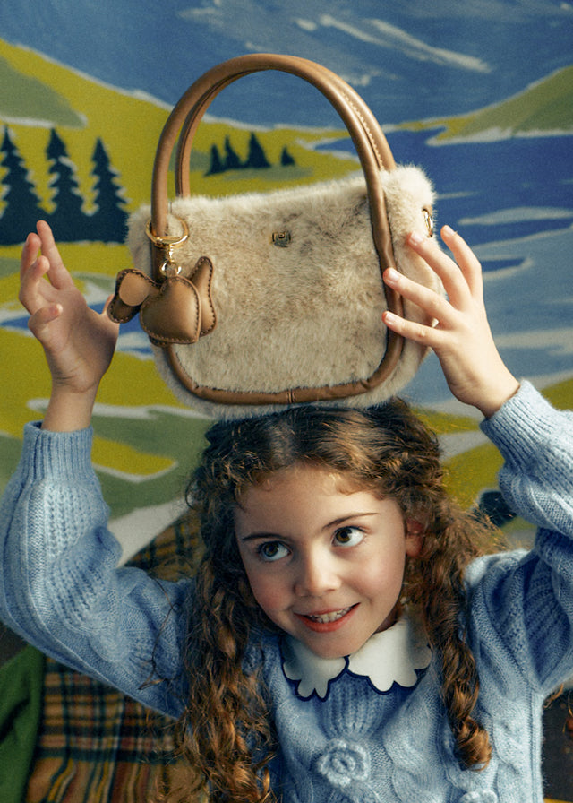Bolso bandolera de pelo con llavero perrito y doble asa niña