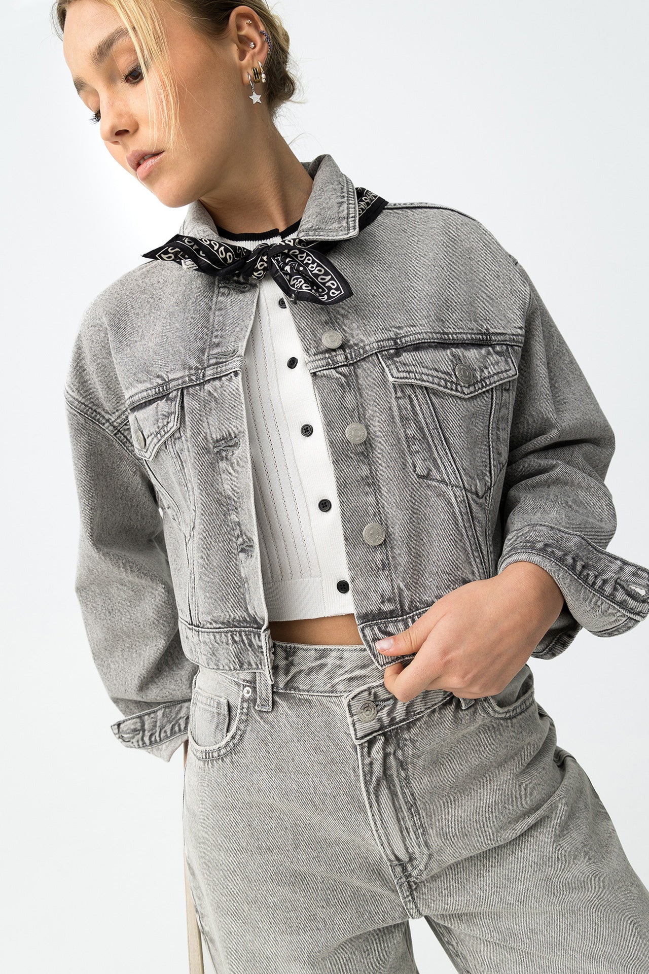 Cazadora vaquera gris chica
