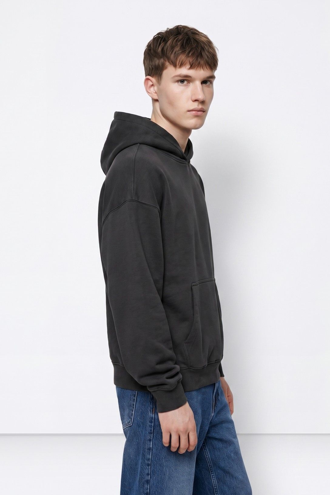 Sudadera con logo en capucha