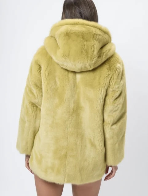 Abrigo Pelo Mostaza Con Capucha