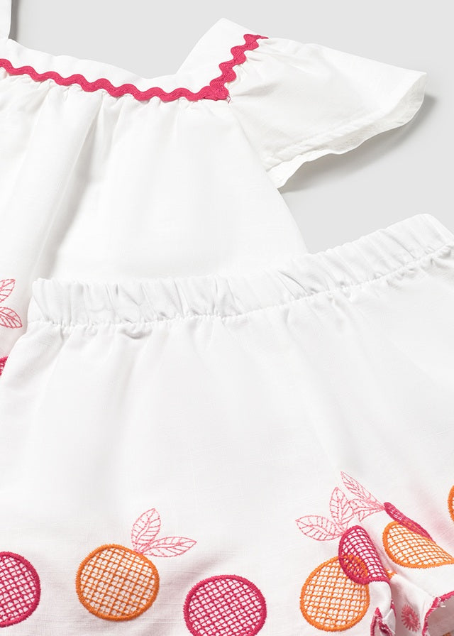 Conjunto bermuda  y camiseta bordada.