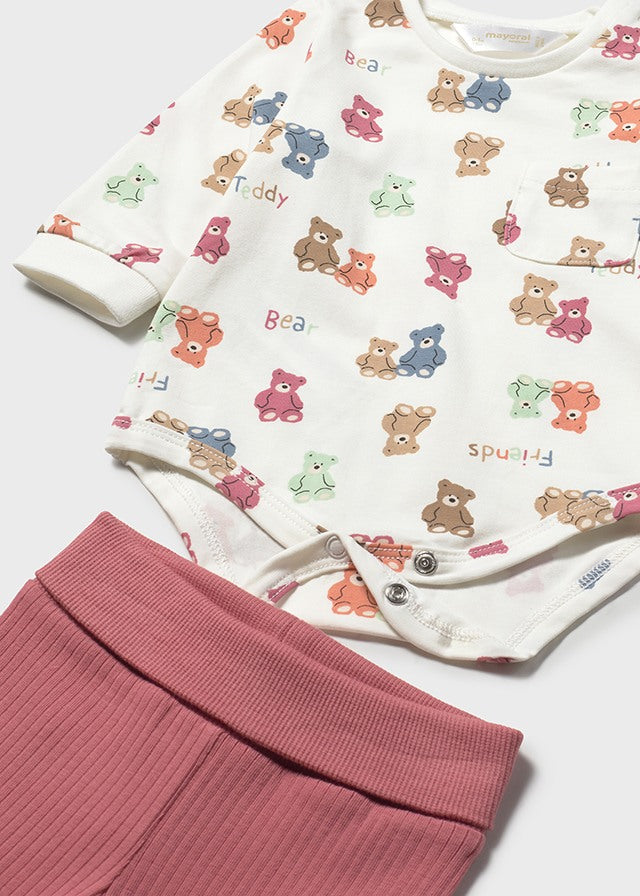 Conjunto polaina body y gorro.