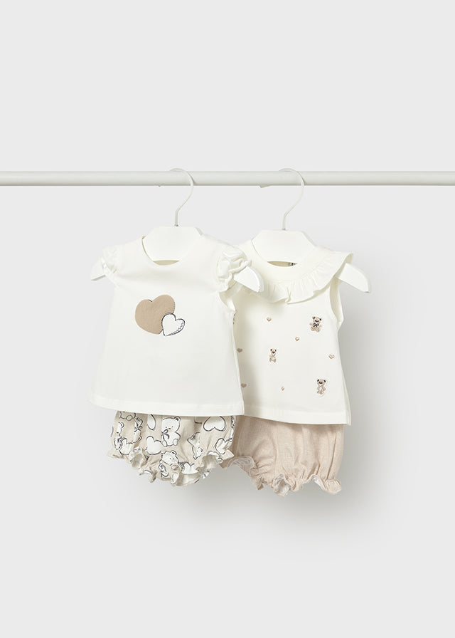 Pack bebé niña 4 piezas: camiseta y  cubrepañal.
