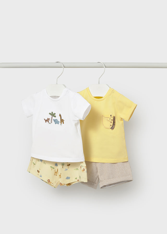 Conjunto  4 piezas, dos camisetas y dos shorts.