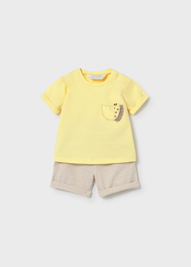 Conjunto  4 piezas, dos camisetas y dos shorts.