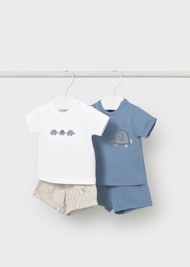 Conjunto  4 piezas, dos camisetas y dos shorts.