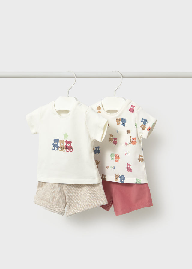 Conjunto  4 piezas, dos camisetas y dos shorts.