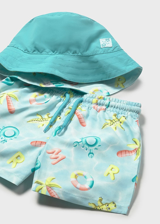 Conjunto de baño con gorro.
