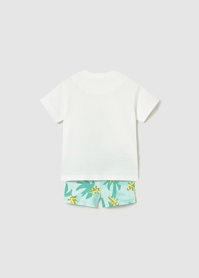 Conjunto bebé camiseta y bañador.