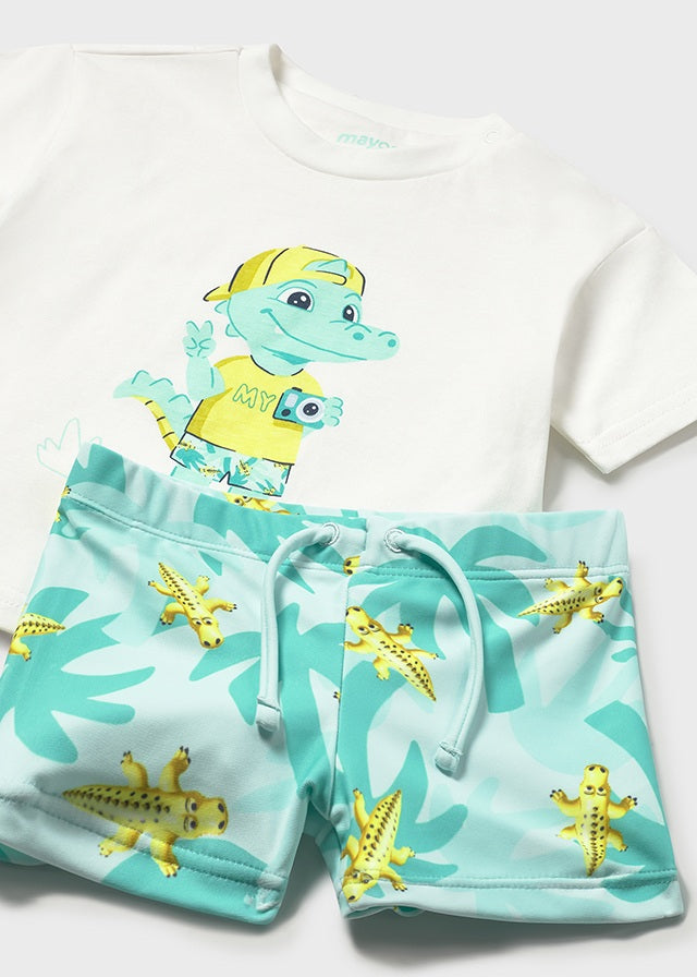 Conjunto bebé camiseta y bañador.